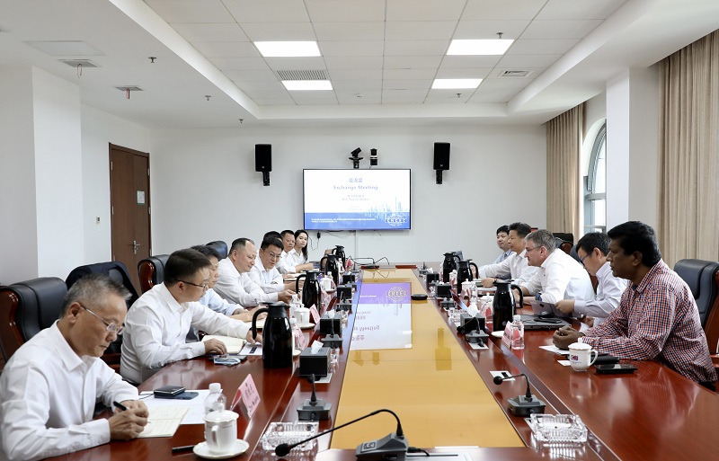 周鴻會(huì)見巴斯夫全球高級副總裁田亞慶