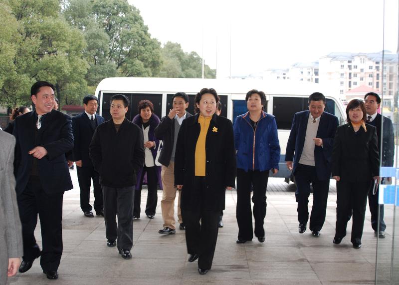 2009年2月，時(shí)任湖南省人大常委會(huì)副主任、黨組成員，省總工會(huì)主席劉蓮玉來(lái)四化建調(diào)研