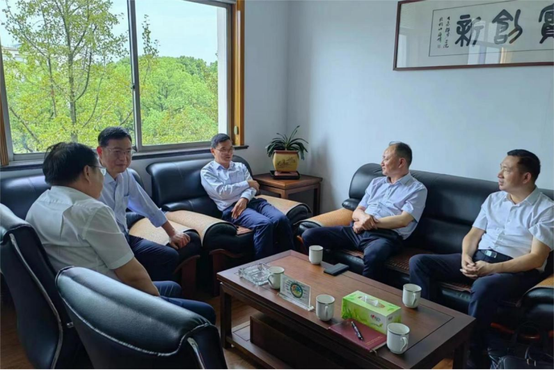 周鴻拜訪巨化集團(tuán)有限公司黨委書記、董事長(zhǎng)周黎旸