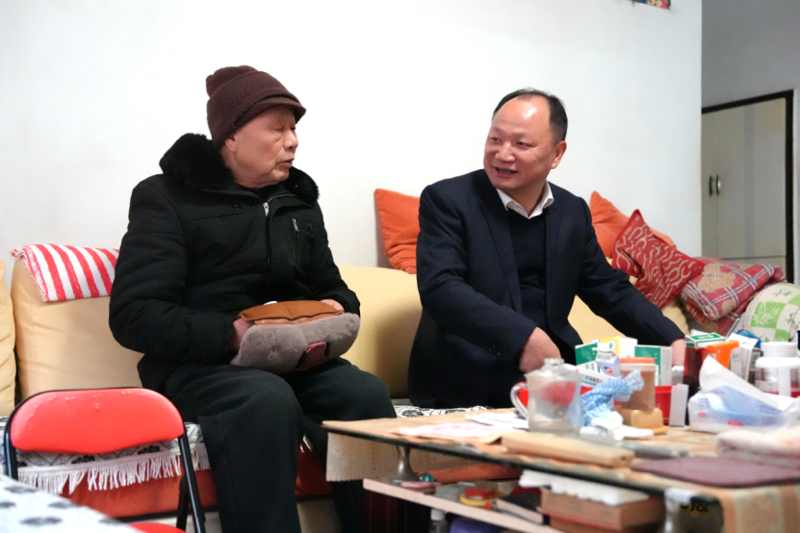 公司黨委走訪慰問困難黨員和困難職工、看望慰問老領導和老同志