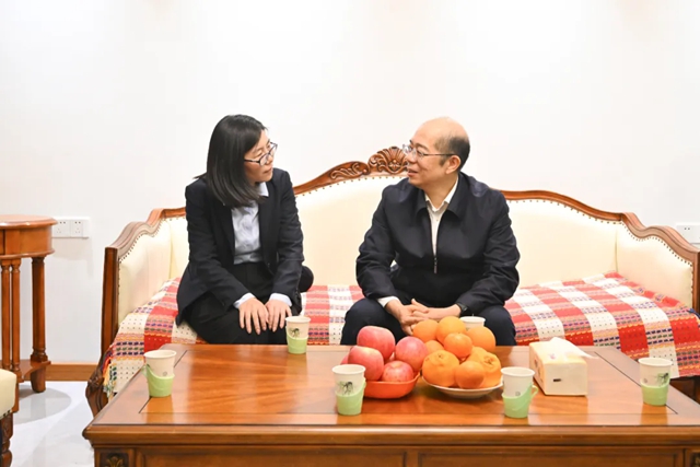 國務(wù)院國資委黨委委員、副主任譚作鈞看望慰問中國化學(xué)“時代楷?！鼻褴娡炯覍? />
																					</a>	
										<div   id=